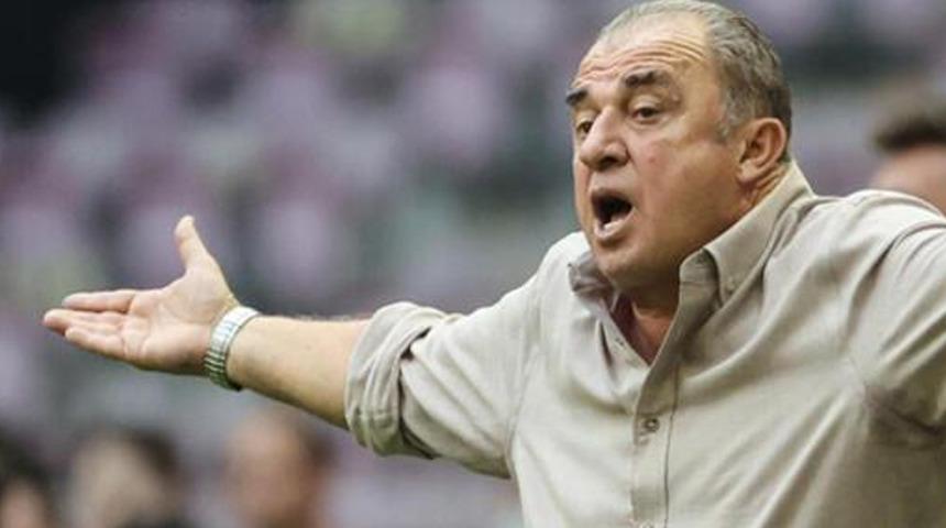 Galatasaraylı taraftarlar Fatih Terim'i istifaya çağırıyor!