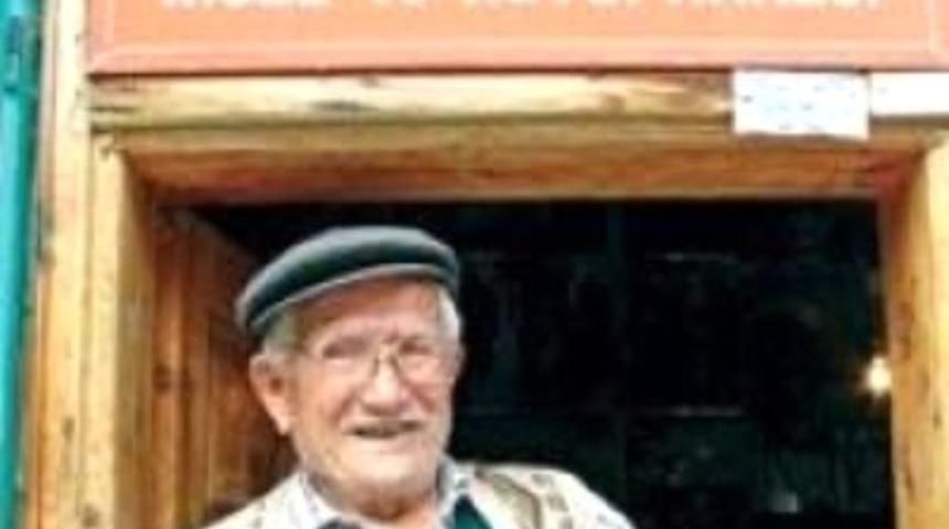 Evini müze ve kütüphane yaptı