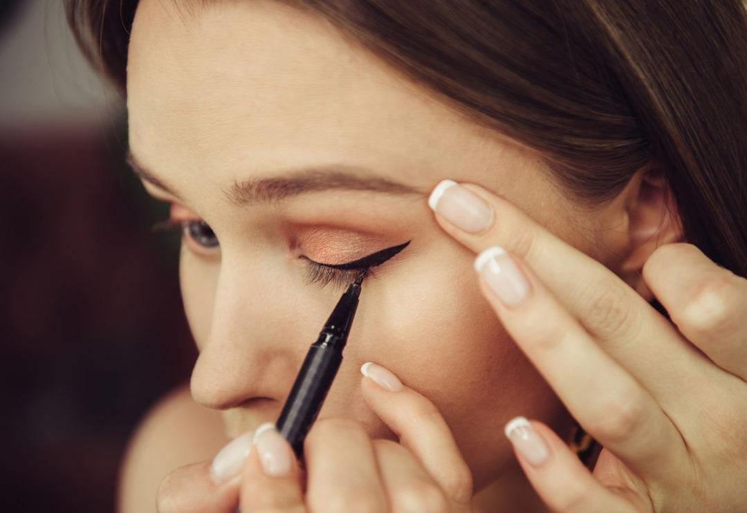 Kusursuz eyeliner &ccedil;ekme t&uuml;yoları nelerdir?