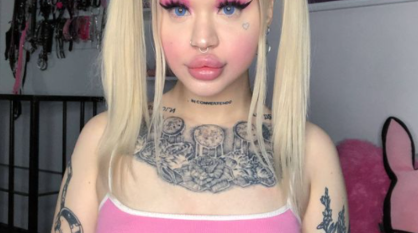 Kendisini baştan yarattı! Şişme bebeğe benzemek için binlerce dolar harcayan genç kızın hikayesi şoke etti