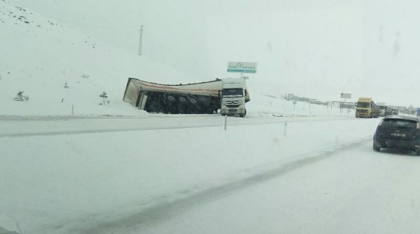 Afyon'da kar ve buz kazaları