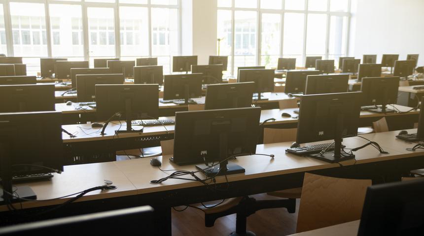 Escort, ihale kazandı