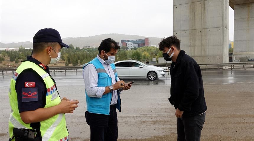Kırıkkale'de karantinayı ihlal eden 2 kişi ile yolcu minibüsü firmasına para cezası