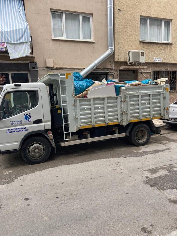 Alzheimer hastası yaşlı adamın evinden 3 kamyon çöp çıktı G3