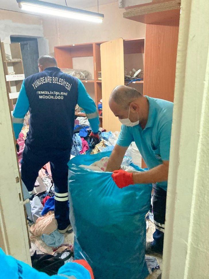 Alzheimer hastası yaşlı adamın evinden 3 kamyon çöp çıktı G4