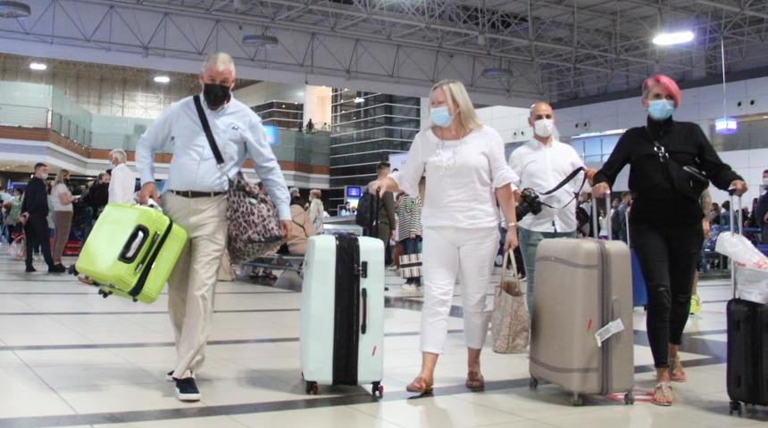 4 ay sonra Antalya’ya ilk İngiliz turist kafilesi geldi
