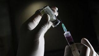 1 aylık bebeğe koronavirüs aşısı tartışması! Sağlık Bakanlığı yanlış aşıyı doğruladı