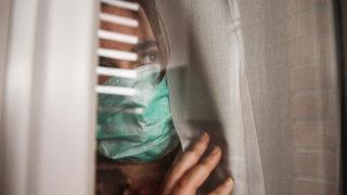 Burun akıntısına, boğaz ağrısına dikkat! Aşılardan ve varyantlardan sonra koronavirüs belirtileri de değişti