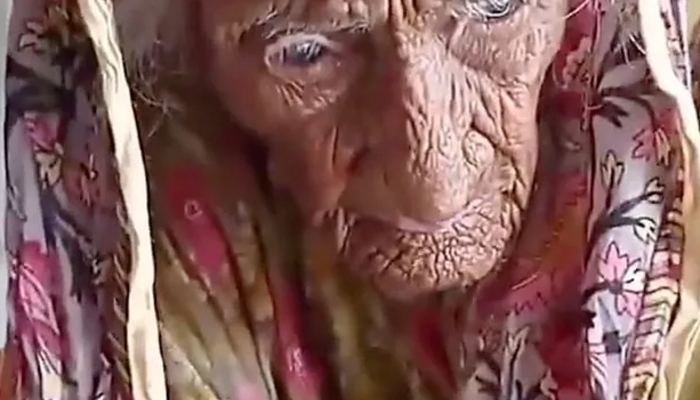 300 yaşında olduğu iddia edilen dünyanın en yaşlı kadınının videosu sosyal medyada gündem yarattı