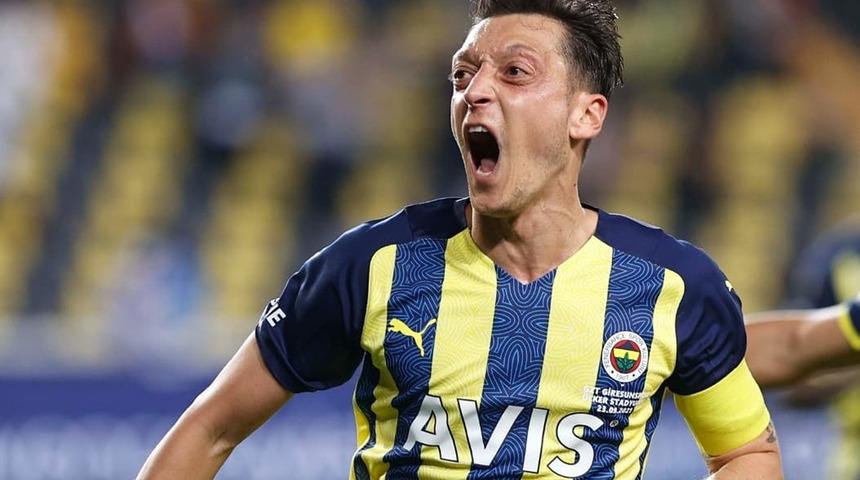 Maç sonu flaş görüntü! Mesut ve Pereira...