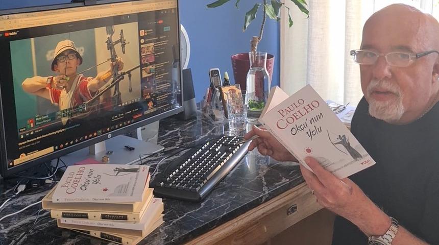 Dünyaca ünlü yazar Paulo Coelho, yeni kitabını Mete Gazoz'a adadı