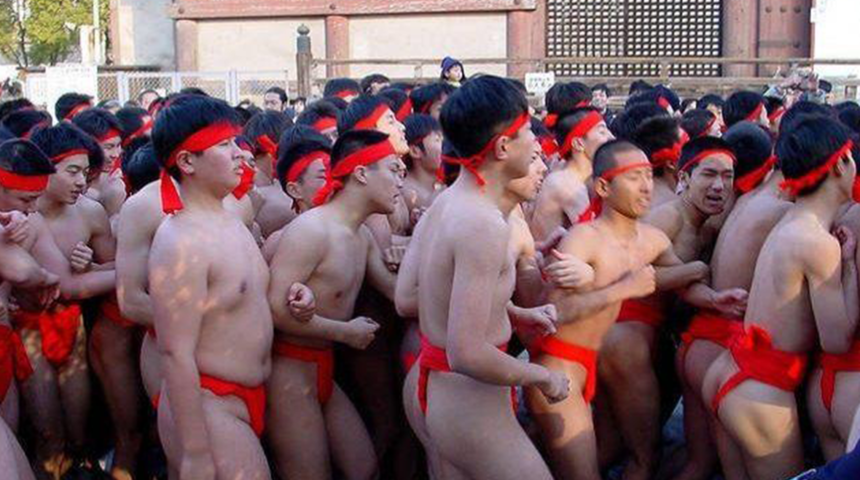 Bu nasıl festival? Japonya’da geleneksel olarak düzenlenen çıplaklar festivali ‘Saidaijo Eyo’ merak uyandırıyor