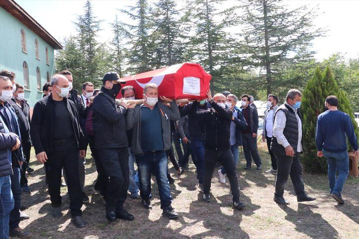Bartın'da trafik kazasında hayatını kaybeden komiser yardımcısının cenazesi defnedildi G3
