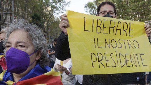 Puigdemont'un gözaltına alındığı duyulunda Katalonya'nın yönetim merkezi Barcelona'da gösteriler başlamıştı