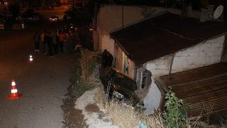 Evin bahçesine araba uçtu: 3 yaralı