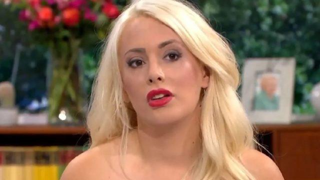 Laura Amherst canlı yayına çırılçıplak çıktı!