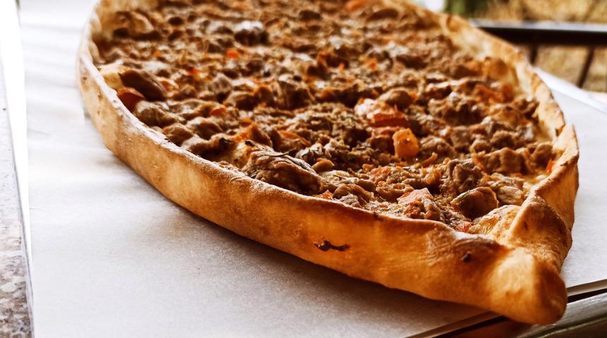 Parmaklarınızı yiyeceksiniz! Lezzetli mi lezzetli bir çıtır mini pide tarifi