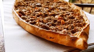 Parmaklarınızı yiyeceksiniz! Lezzetli mi lezzetli bir çıtır mini pide tarifi