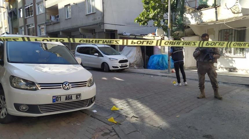 Küçükçekmecede emlakçı dehşeti! Dükkan basıp kurşun yağdırdı