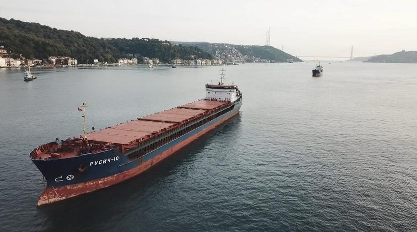 İstanbul Boğazı'nda T&uuml;rk ve Rus bandıralı 2 kuru y&uuml;k gemisi &ccedil;arpıştı