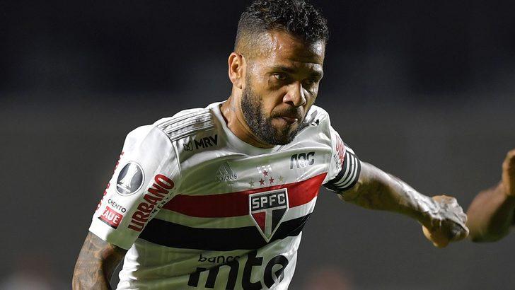 Dani Alves yeni yılı bekleyerek Avrupa'ya dönecek