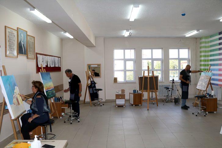 Çankırı'nın güzelliklerini 5 ülkeden 14 ressam tuvale yansıtıyor G3