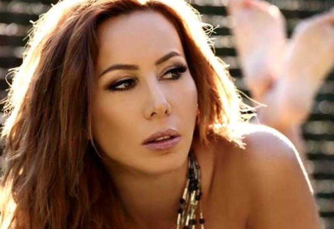 Asena'dan yatak odası itirafı! İşte &uuml;nl&uuml;lerin şoke eden cinsel ilişki a&ccedil;ıklamaları