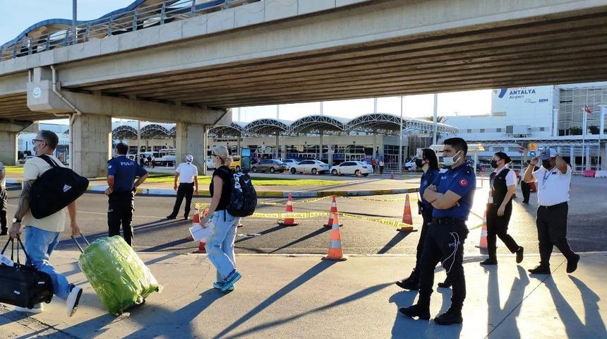 Havalimanında dehşete düşüren olay! Finlandiyalı turist, köprüden atlayarak intihar etti