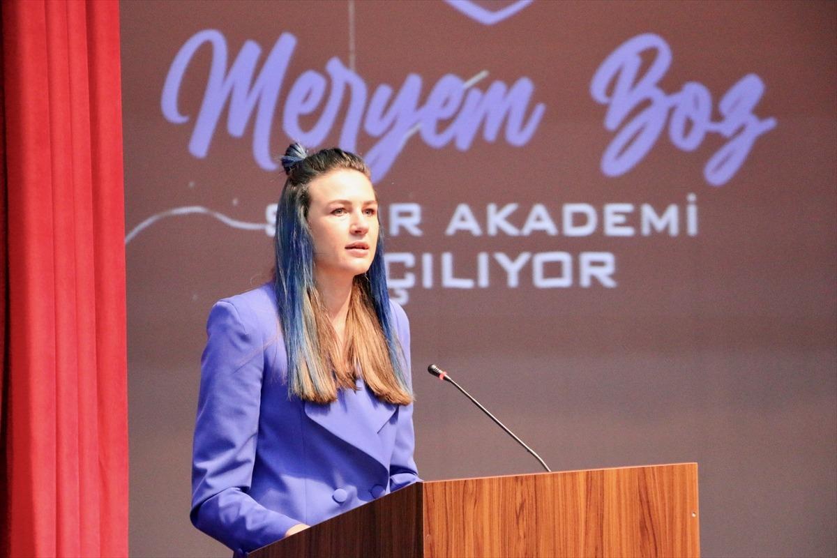 Milli voleybolcu Meryem Boz, Eskişehir'de adını taşıyan akademinin a&ccedil;ılışına katıldı: