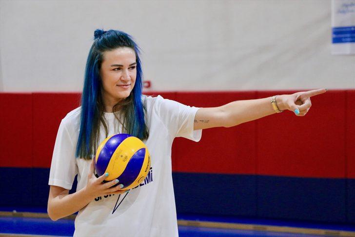 Milli voleybolcu Meryem Boz, Eskişehir'de adını taşıyan akademinin açılışına katıldı: G2