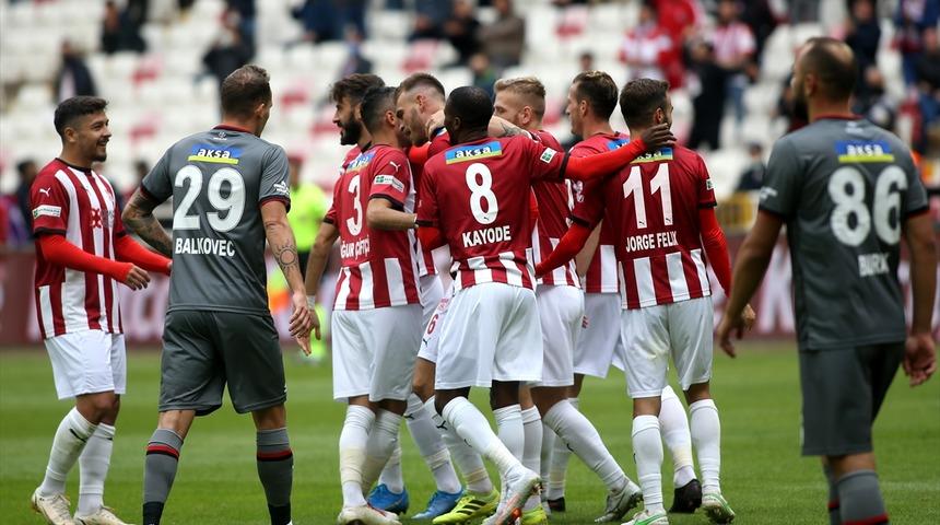 Sivasspor'dan Karagümrük'e farklı tarife