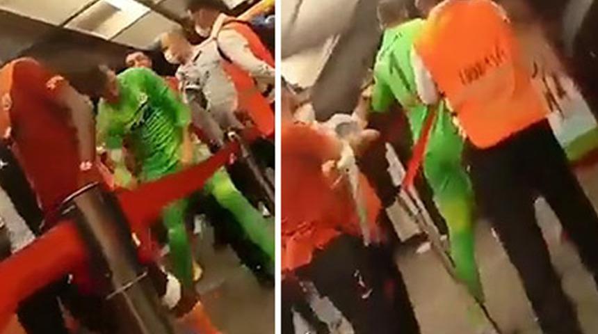 Galatasaray'da Muslera, rakip oyunculara saldırdı!