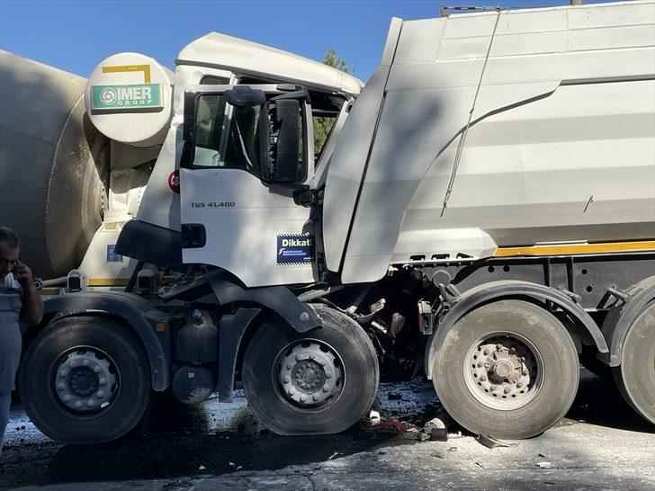 İzmir'de tıra arkadan çarpan kamyonun sürücüsü ağır yaralandı G2