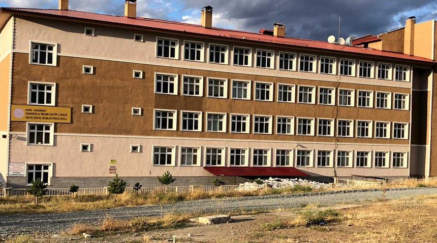 Onlarca öğrenci ve öğretmen pozitif çıktı! 600 öğrencili okul uzaktan eğitime geçti