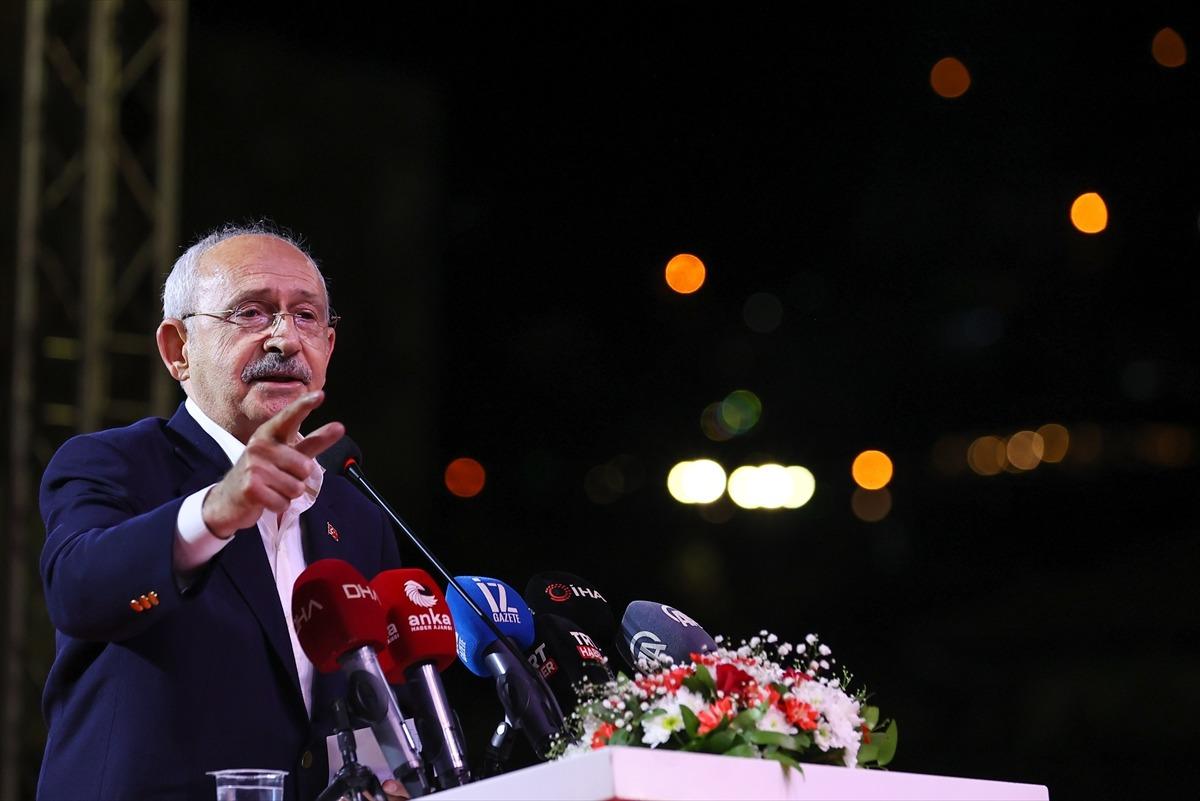CHP Genel Başkanı Kılı&ccedil;daroğlu İzmir'de &uuml;niversite &ouml;ğrencileriyle buluştu: