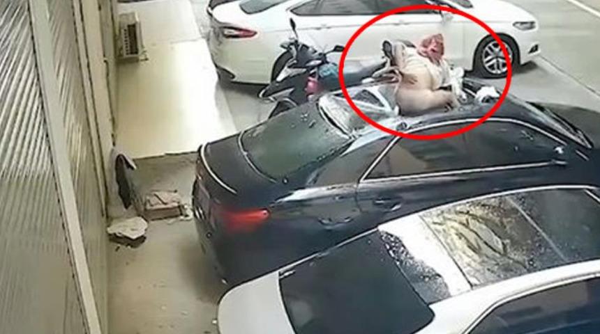 Tayvan'da balkonda ilişkiye giren kadın dengesini kaybederek arabanın üstüne düştü