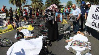 İzmir'de 'kefenli' eylem! Ölüm göz göre göre geliyor