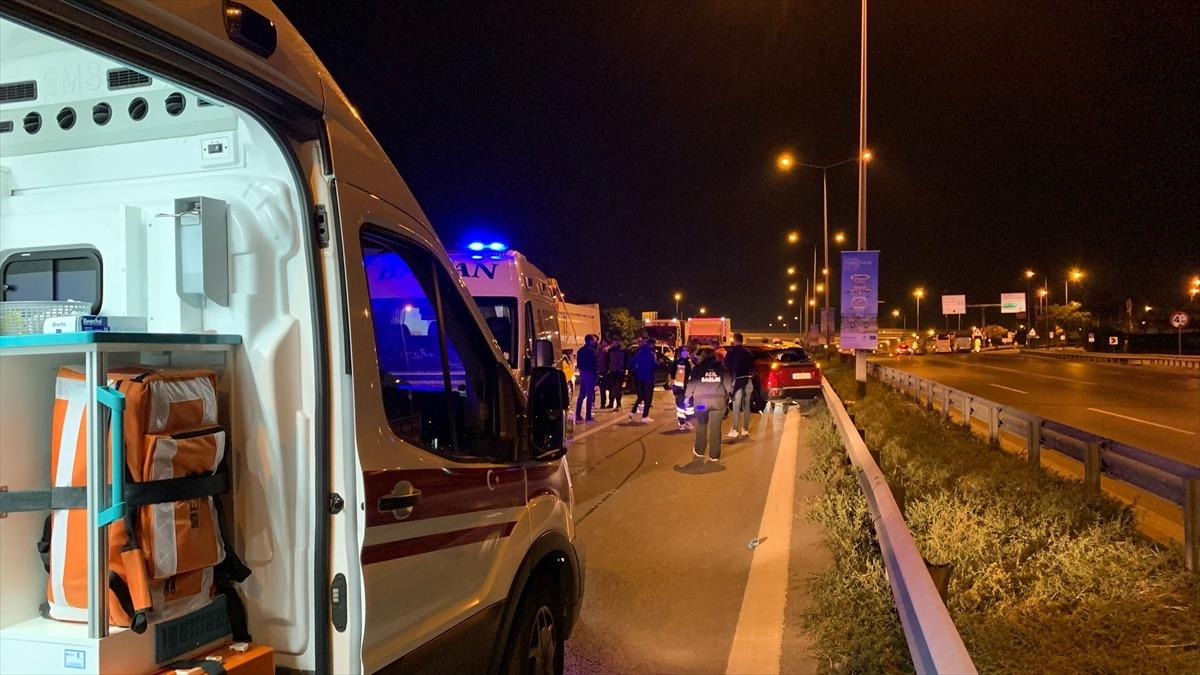 İstanbul&rsquo;daki zincirleme trafik kazasında iki kişi yaralandı