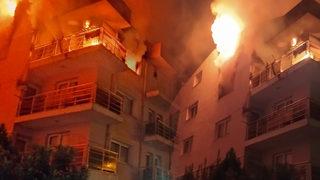 Yer: Aydın! Öfkeli koca binayı ateşe verdi, mahalleli sokağa döküldü