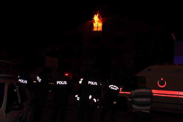 Yer: Aydın! Öfkeli koca binayı ateşe verdi, mahalleli sokağa döküldü G5