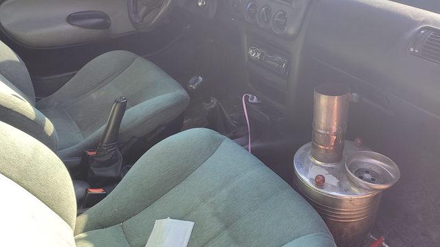 Isınmak için arabasına semaver koyan kişi çıkan gazdan zehirlenerek öldü