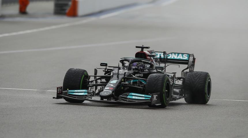 Lewis Hamilton Rusya'da tarih yazdı!