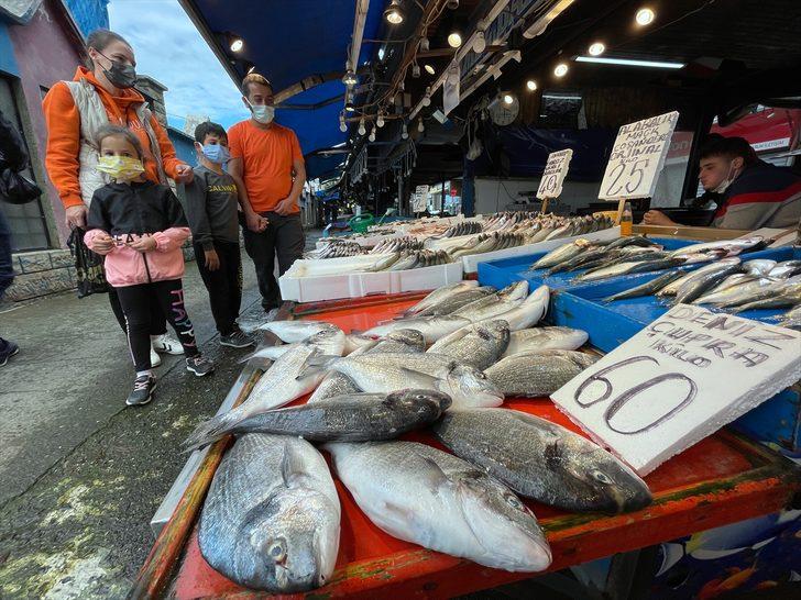 Trabzonlu balıkçıların yüzünü bol miktarda avlanan istavrit güldürdü G1