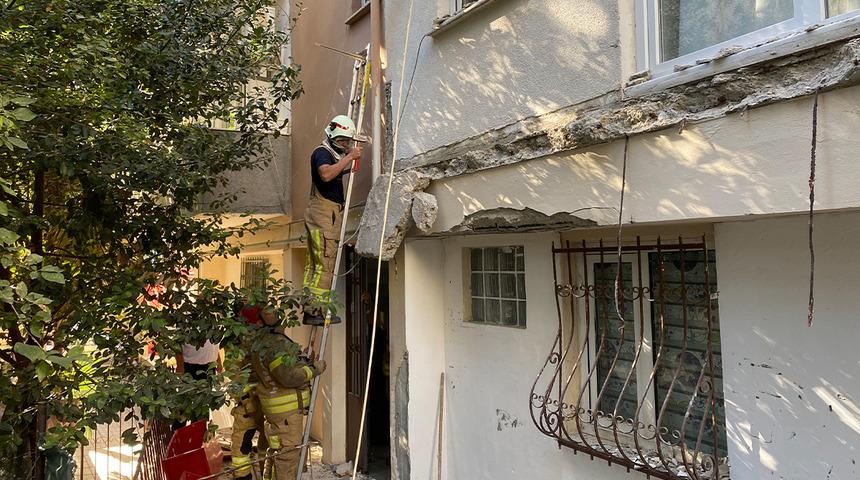Kadıköy'de korkutan anlar! Gürültüyü duyan sokağa fırladı