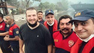 Şahan Gökbakar, Marmaris'teki yangında görev yapan itfaiyecilerle buluştu!  