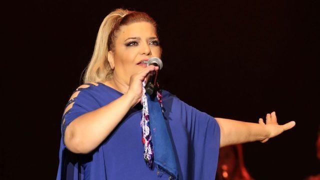 Kibariye yeni imajıyla şaşırttı! Benzemez Kimse Bize'ye peruk takarak çıktı