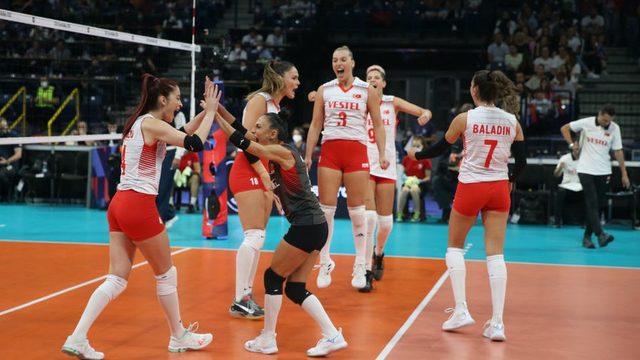 Türkiye, Sırbistan'a 3-1 yenildi, Avrupa Kadınlar Voleybol Şampiyonası'nda 3.lük maçı Hollanda ile