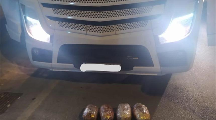 Adana'da bir tırda 4 kilo 550 gram esrar ele ge&ccedil;irildi