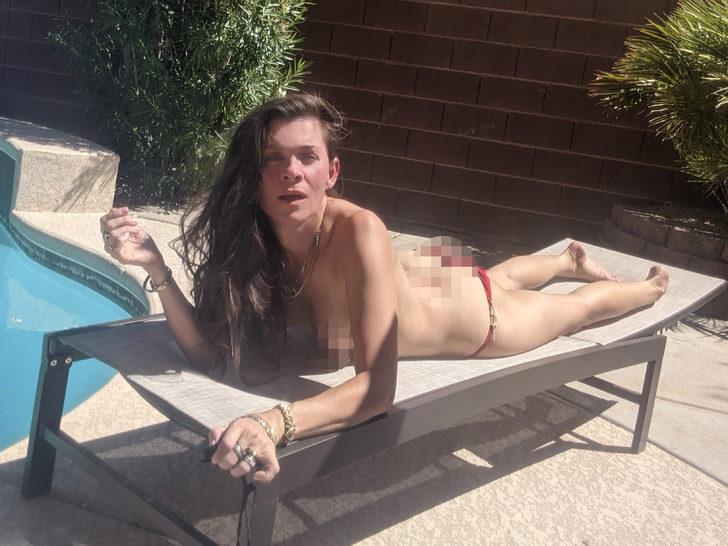 Alicia Arden halka açık alanda üstsüz güneşlenirken yakalandı G5