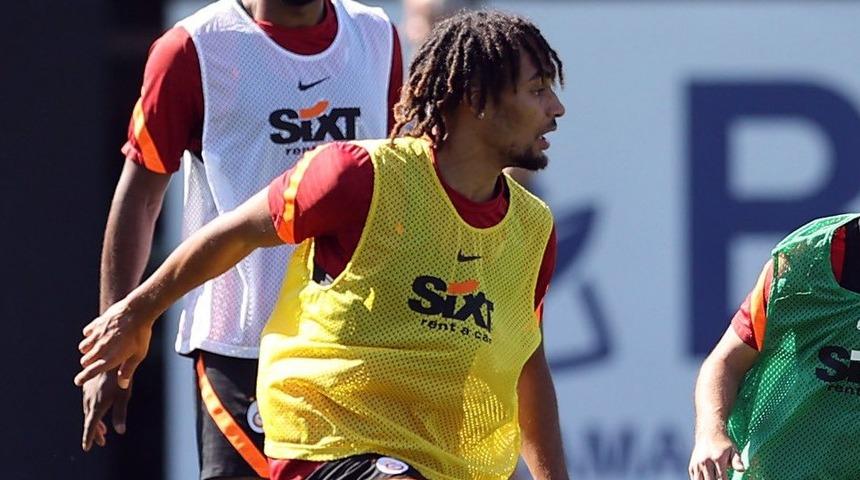 Galatasaray'da Sacha geri döndü